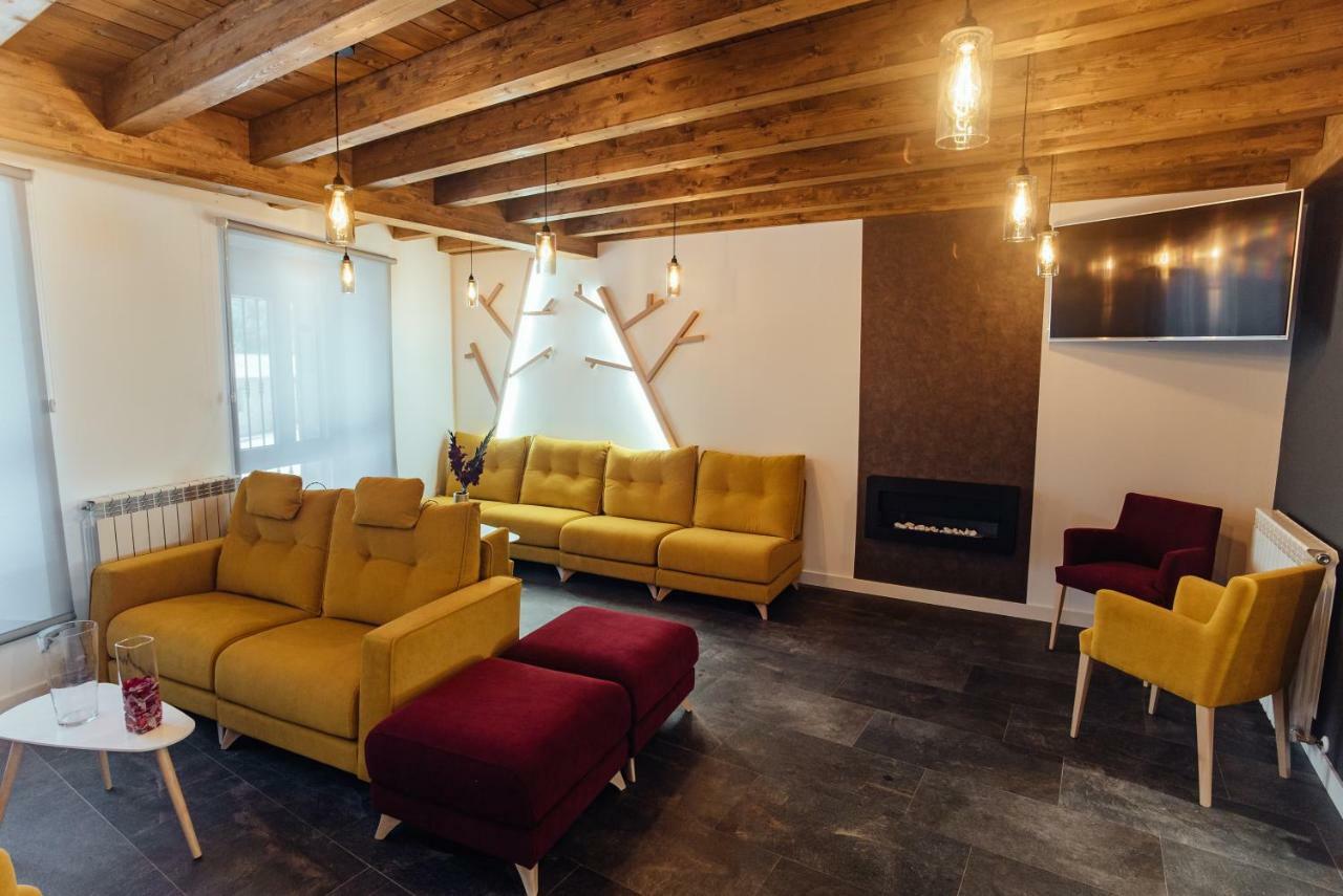Hotel Rural Pinares De Soria 莫利诺斯德杜埃罗 外观 照片